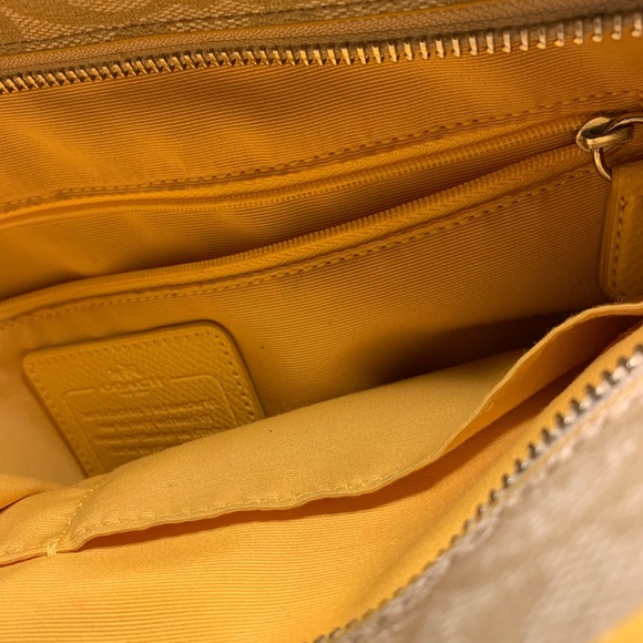 Authentic Signature Coach tote - Picture 4 of 6